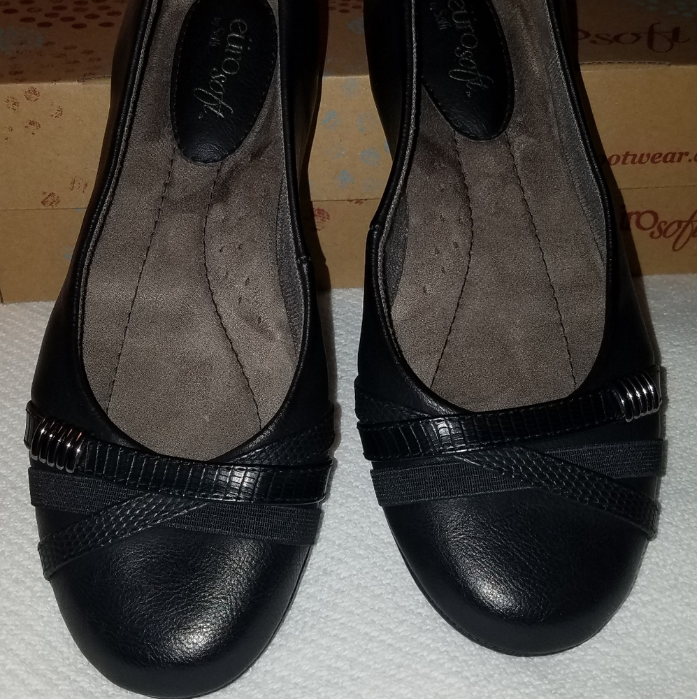 Euro Soft Shaina Black Flats Size 7-1/2 Like New Condition